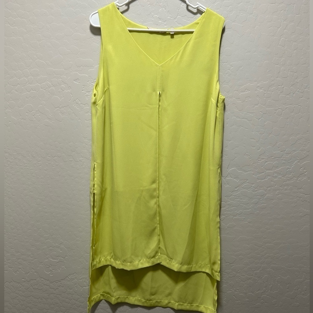 Soft surrounding hi lo split front top